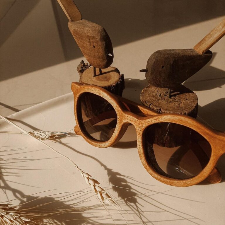 افکت اینستاگرام تست عینک افکت اختصاصی اینستاگرام عینک دست ساز چوبی بلوط رویایی تهیه شده در استودیو تورویژن خرید اینترنتی عینک بصورت واقعیت افزوده افکت عینک صدف بیوتی dream__oak